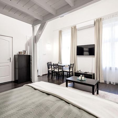 Charming Downtown Hideaway Steps From New York Cafe! Appartement Boedapest Buitenkant foto