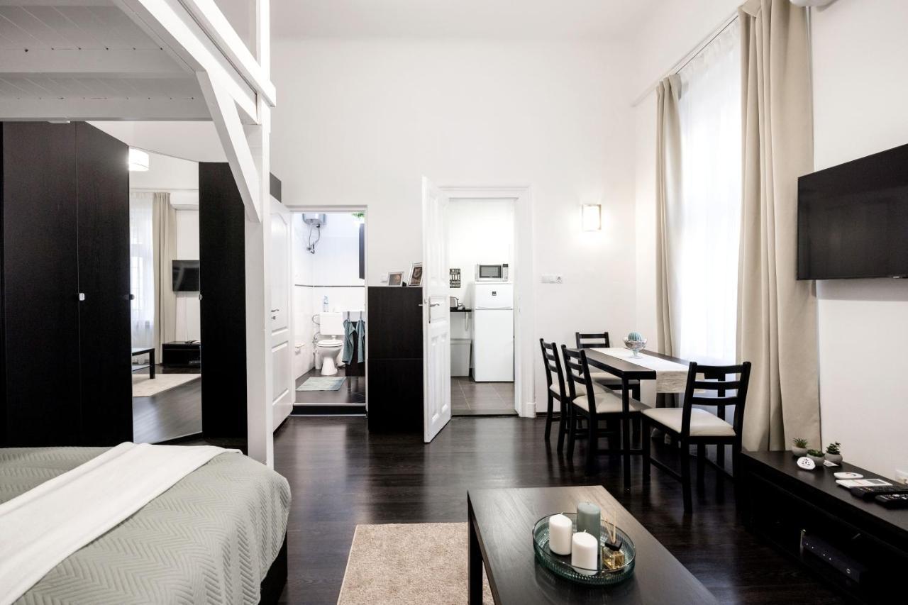 Charming Downtown Hideaway Steps From New York Cafe! Appartement Boedapest Buitenkant foto