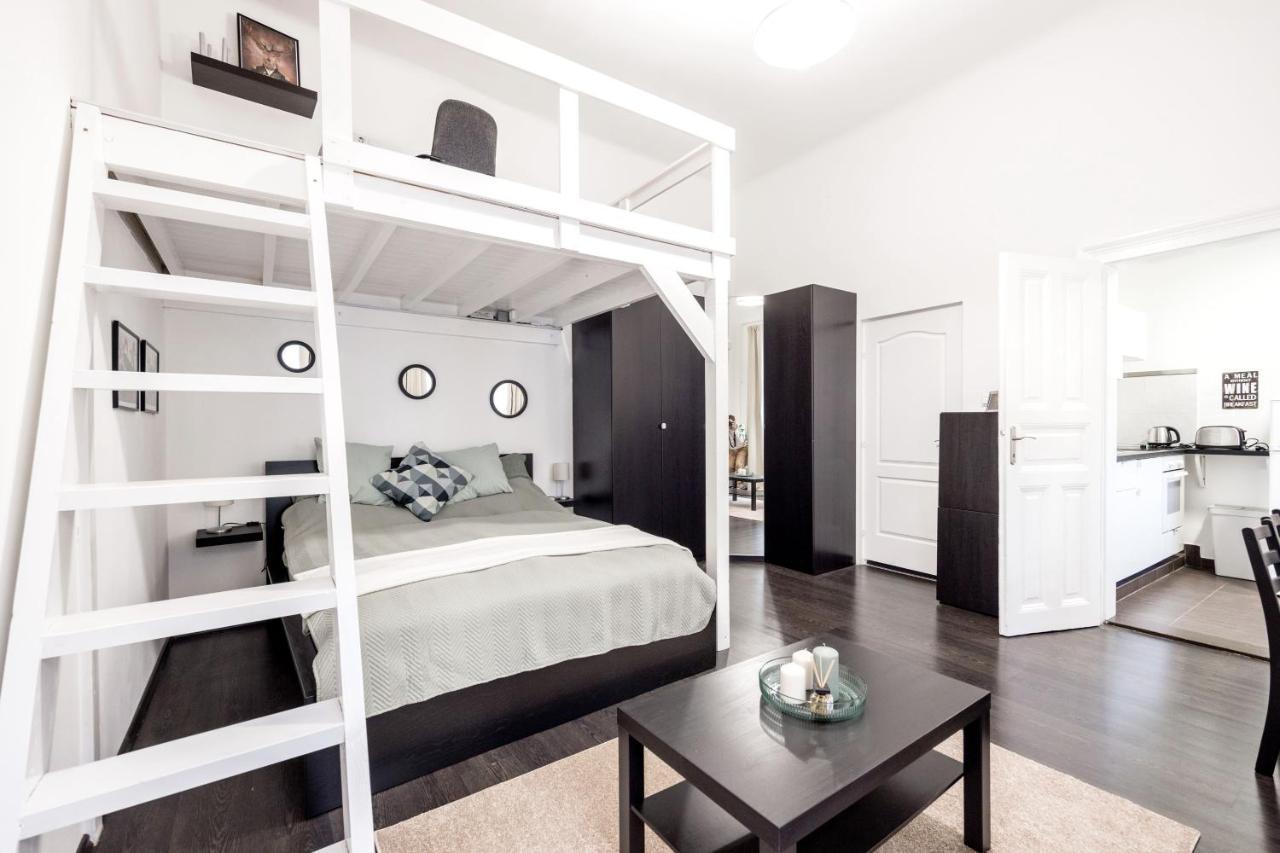 Charming Downtown Hideaway Steps From New York Cafe! Appartement Boedapest Buitenkant foto