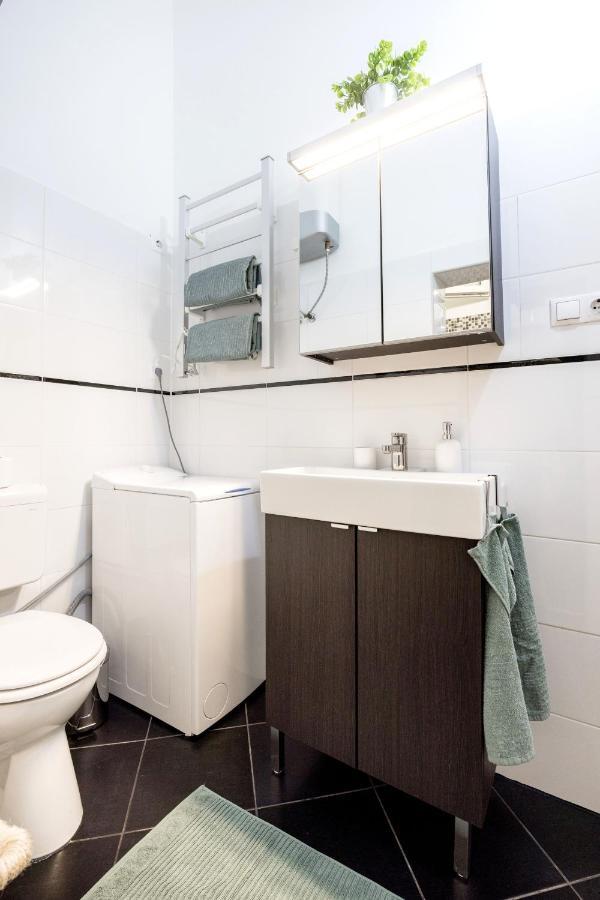 Charming Downtown Hideaway Steps From New York Cafe! Appartement Boedapest Buitenkant foto